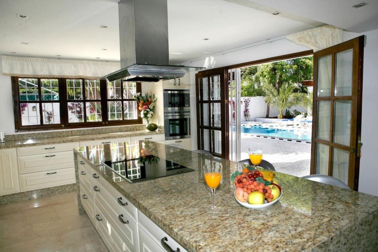 Exclusive Villa Las Palmeras Puerto Banus With Heated Private Swimming Pool, Marbella, Spain Exterior photo