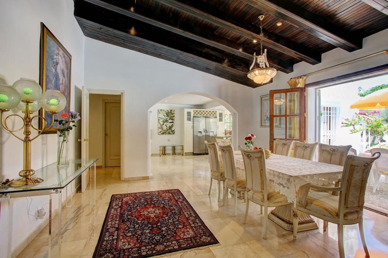 Exclusive Villa Las Palmeras Puerto Banus With Heated Private Swimming Pool, Marbella, Spain Exterior photo