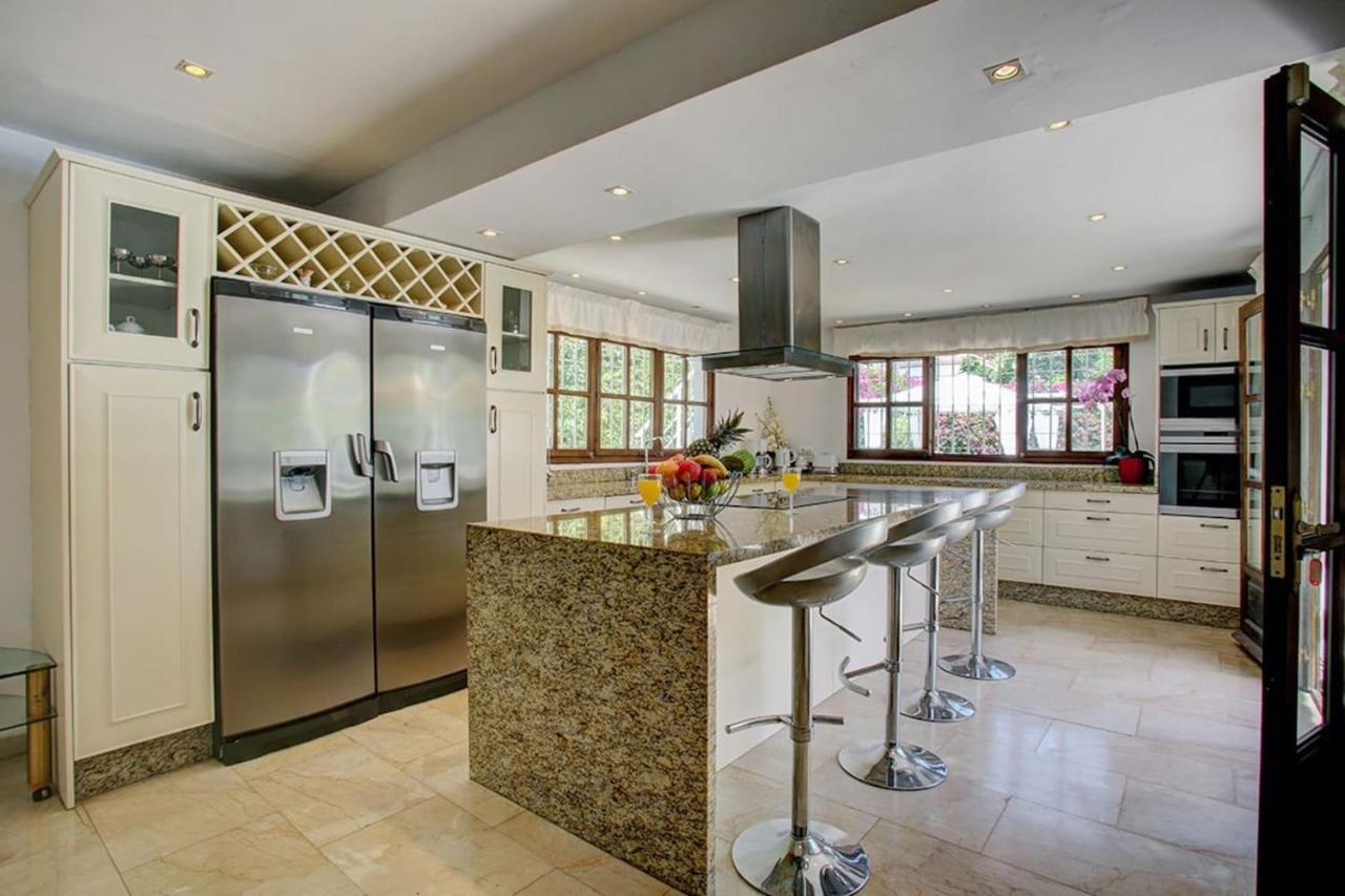 Exclusive Villa Las Palmeras Puerto Banus With Heated Private Swimming Pool, Marbella, Spain Exterior photo