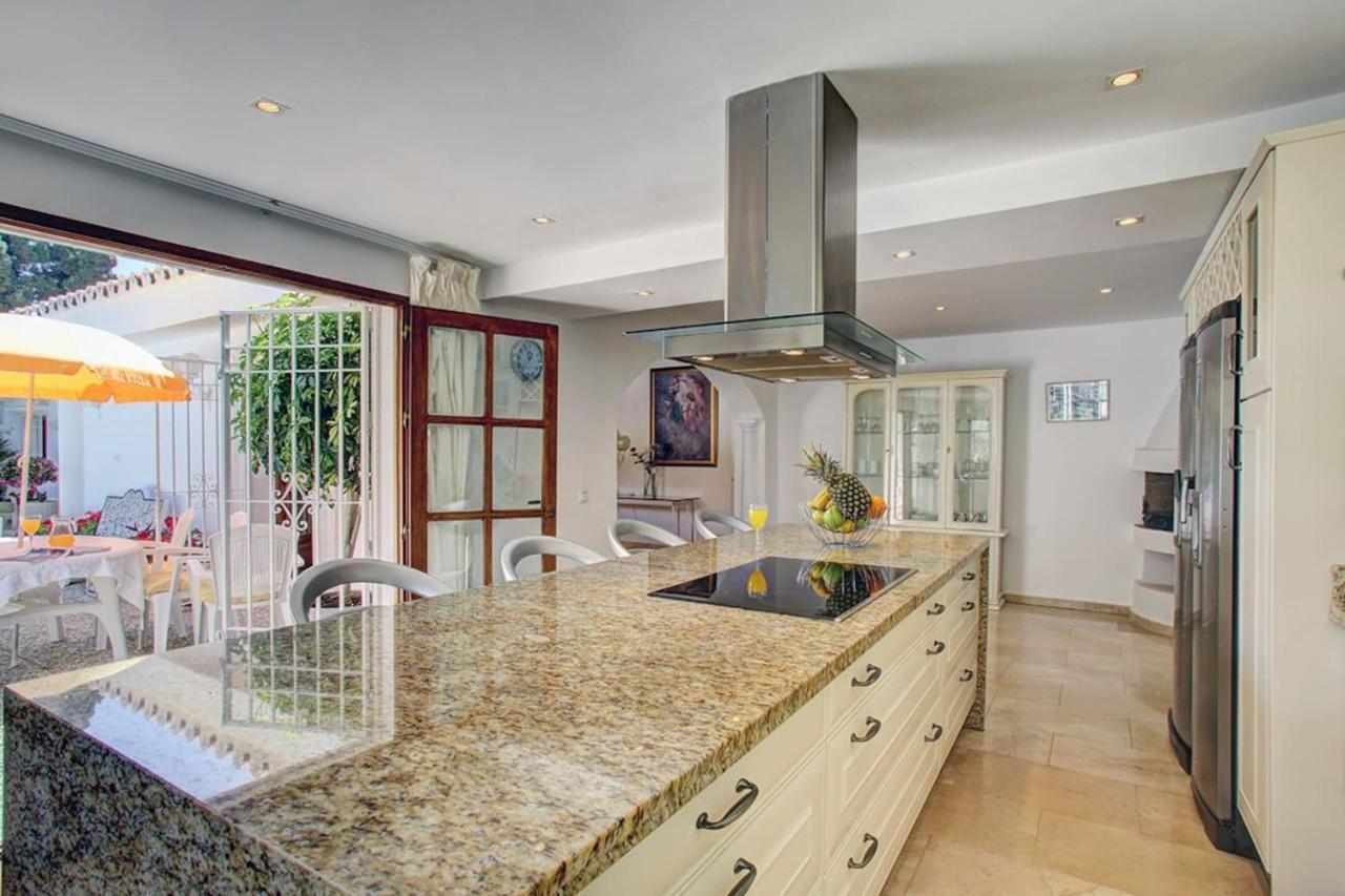 Exclusive Villa Las Palmeras Puerto Banus With Heated Private Swimming Pool, Marbella, Spain Exterior photo